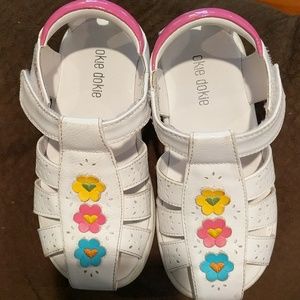 Okie dokie sandals